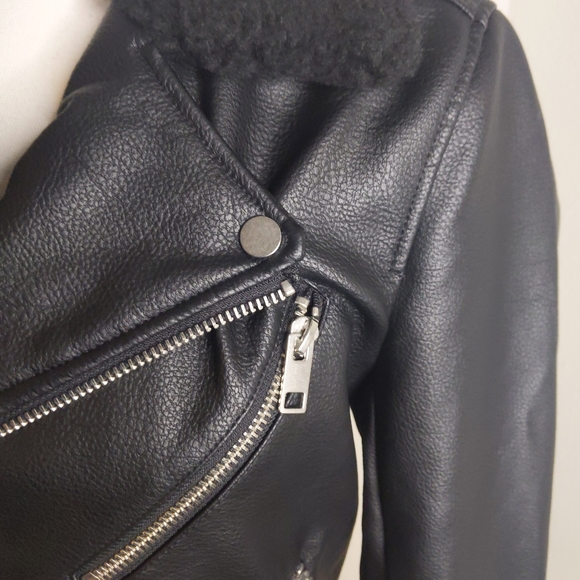 NEW H&M Faux Leather Jacket Slim Fit Faux Fur Collar Black Small - Picture 5 of 9